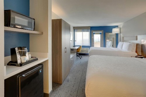 Holiday Inn Express Hotel & Suites Branson 76 Central an IHG Hotel - image 9