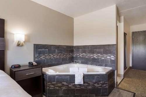 Rodeway Inn Branson Brick House - image 13