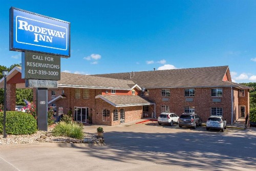 Rodeway Inn Branson Brick House - image 15