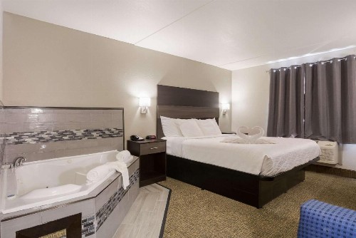 Rodeway Inn Branson Brick House - image 2