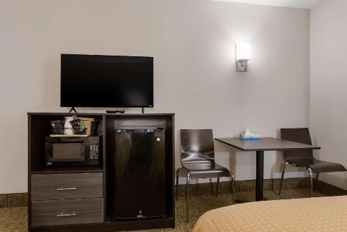 Rodeway Inn Branson Brick House - image 3