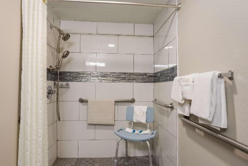 Rodeway Inn Branson Brick House - image 4
