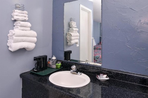 Americas Best Value Inn & Suites Branson - Near The Strip - image 12