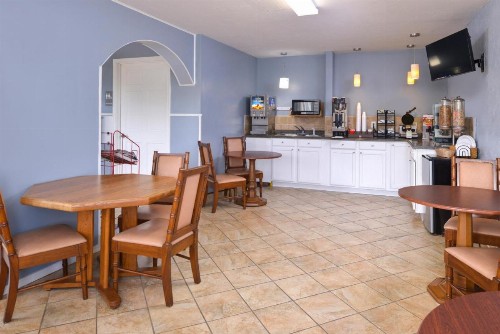 Americas Best Value Inn & Suites Branson - Near The Strip - image 17