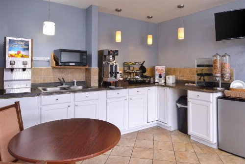 Americas Best Value Inn & Suites Branson - Near The Strip - image 18