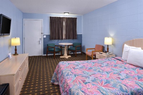 Americas Best Value Inn & Suites Branson - Near The Strip - image 5