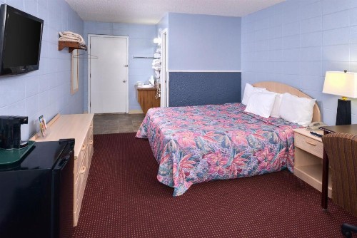 Americas Best Value Inn & Suites Branson - Near The Strip - image 9