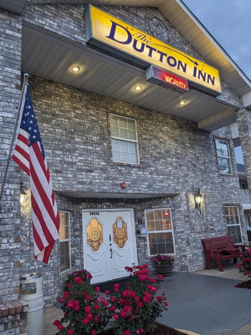 Dutton Inn - image 22