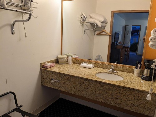 Dutton Inn - image 32