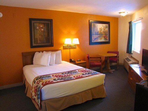 Dutton Inn - image 35