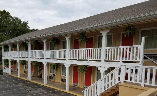 Homestead Motel - image 35