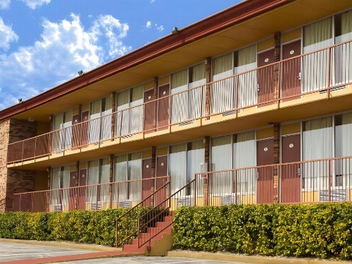 Red Lion Inn & Suites Branson - image 13