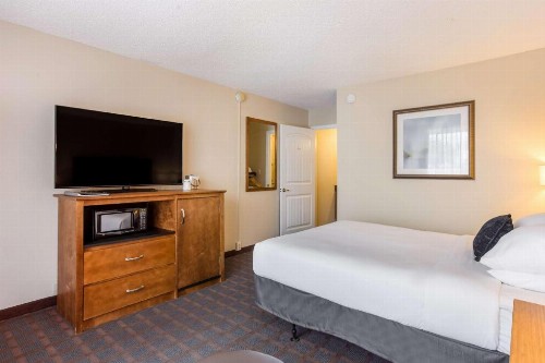 Red Lion Inn & Suites Branson - image 18