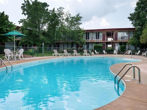 Red Lion Inn & Suites Branson - image 2