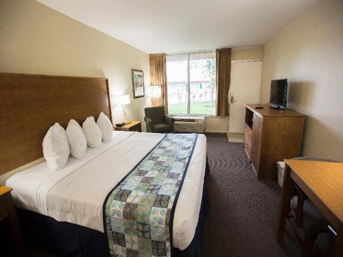 Red Lion Inn & Suites Branson - image 36