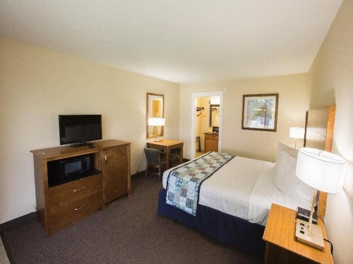 Red Lion Inn & Suites Branson - image 37
