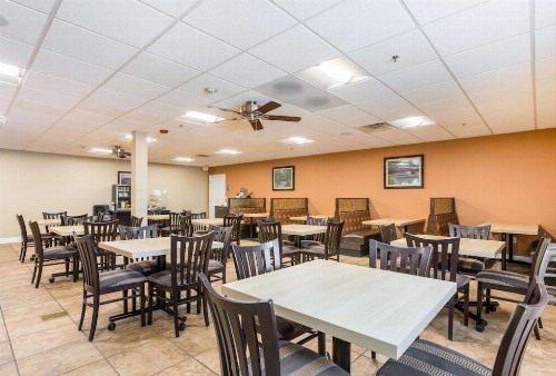 Red Lion Inn & Suites Branson - image 4
