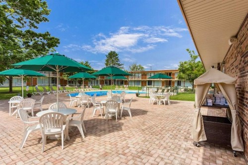 Red Lion Inn & Suites Branson - image 5