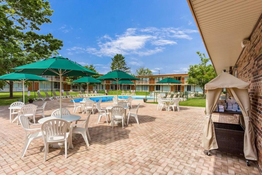 Red Lion Inn & Suites Branson - image 5