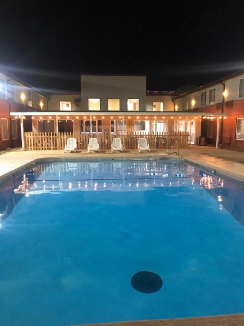 Days Inn & Suites Branson Entertainment District - image 10