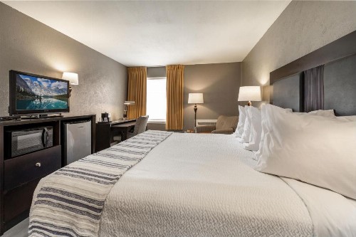Days Inn & Suites Branson Entertainment District - image 14
