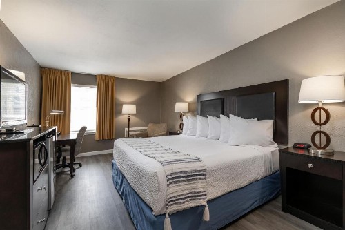 Days Inn & Suites Branson Entertainment District - image 17