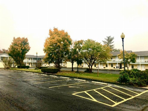 Honeysuckle Inn & Conference Center - image 10