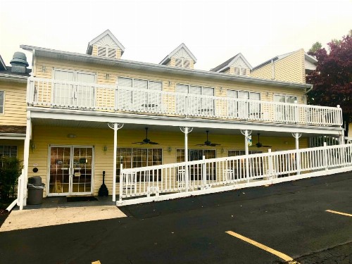 Honeysuckle Inn & Conference Center - image 11