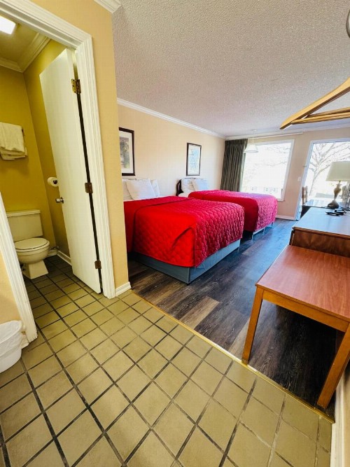 Oak Grove Inn - image 20
