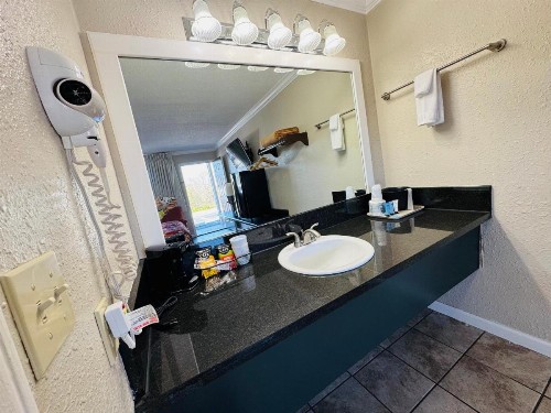 Oak Grove Inn - image 21
