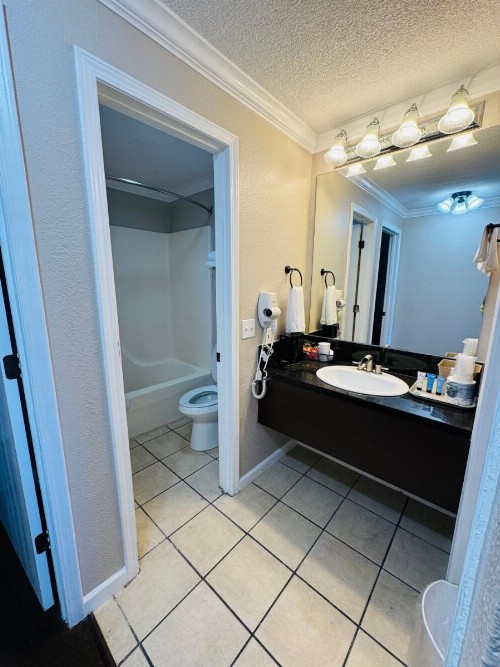 Oak Grove Inn - image 23