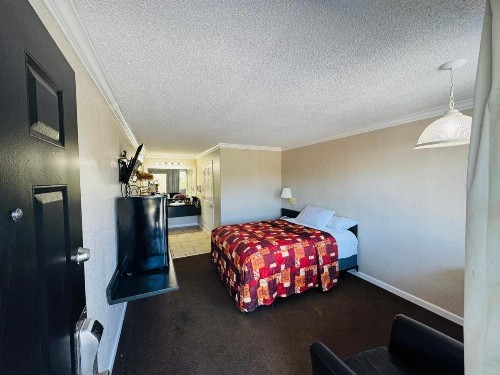 Oak Grove Inn - image 26