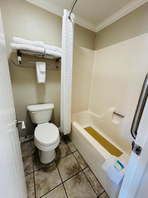 Oak Grove Inn - image 3