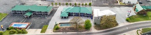 Oak Grove Inn - image 28