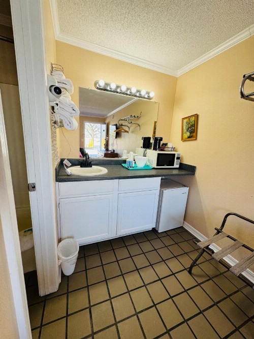 Oak Grove Inn - image 30