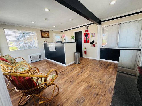 Oak Grove Inn - image 31