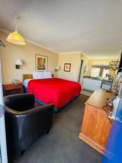 Oak Grove Inn - image 33