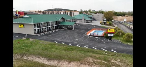 Oak Grove Inn - image 35