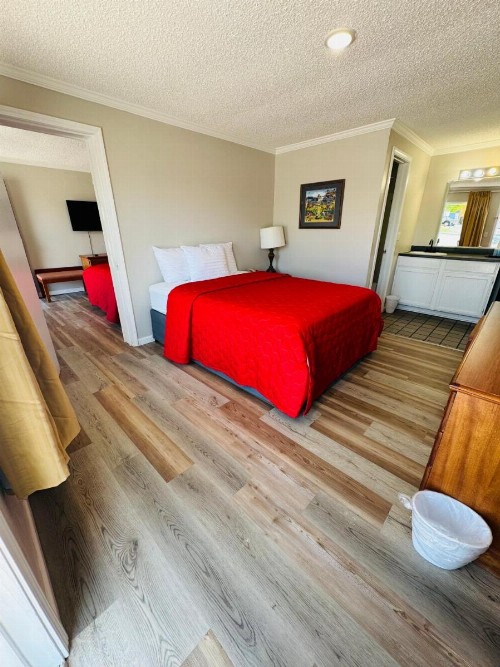 Oak Grove Inn - image 36