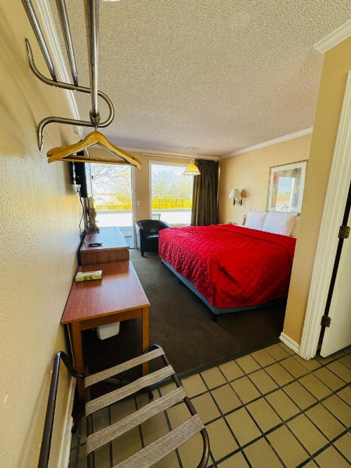 Oak Grove Inn - image 37
