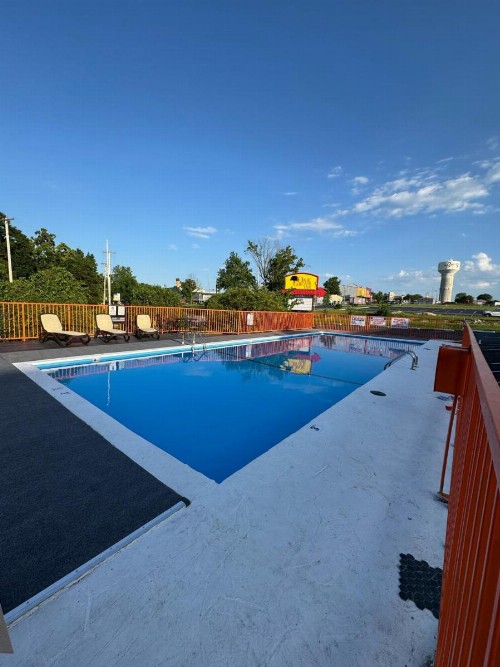 Oak Grove Inn - image 43