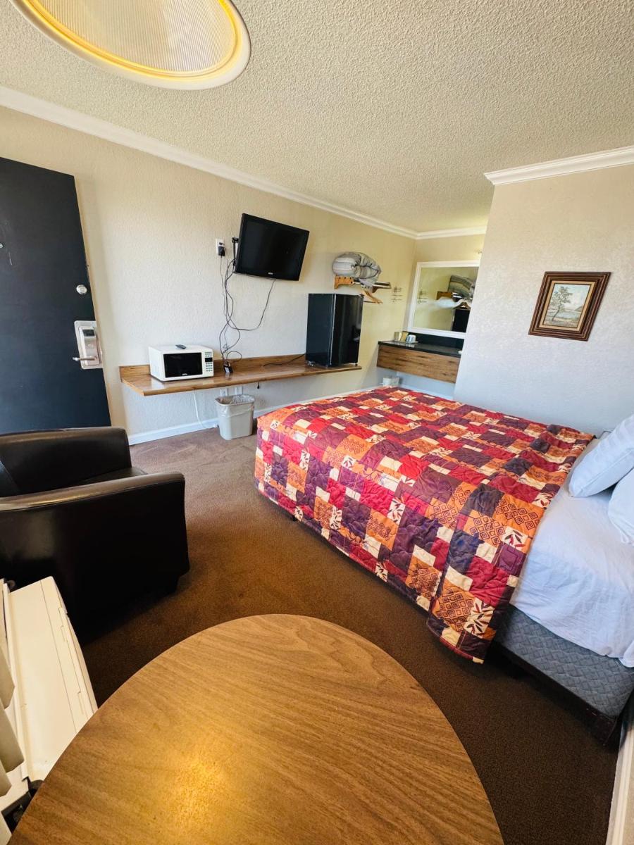 Oak Grove Inn - image 5