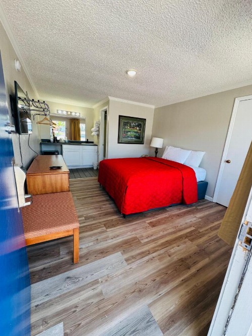 Oak Grove Inn - image 6