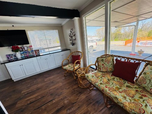 Oak Grove Inn - image 7