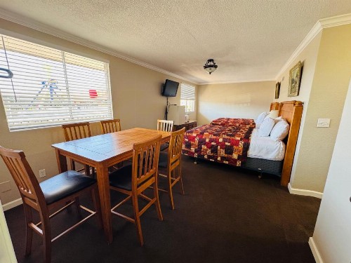 Oak Grove Inn - image 8