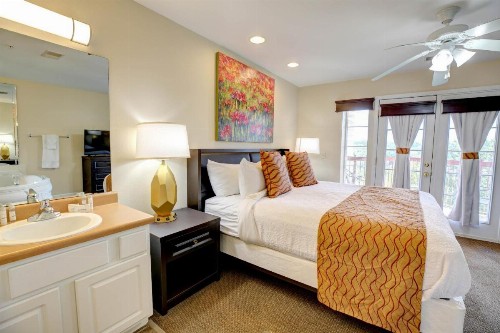 Grand Crowne Resort by Capital Vacations - image 4