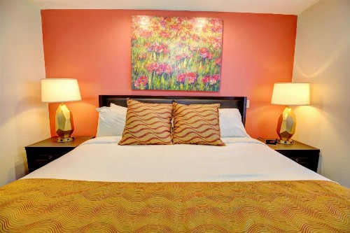Grand Crowne Resort by Capital Vacations - image 9