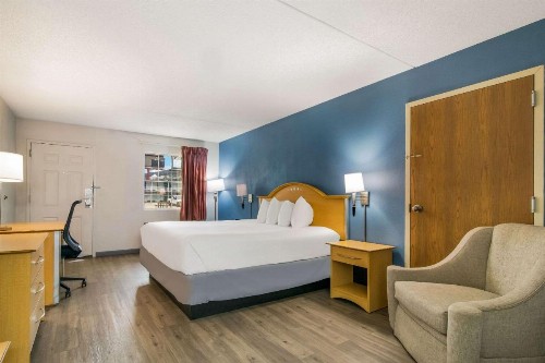 Serenity Inn - image 12