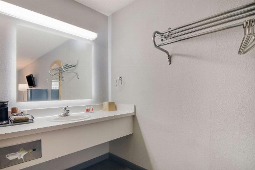 Serenity Inn - image 15