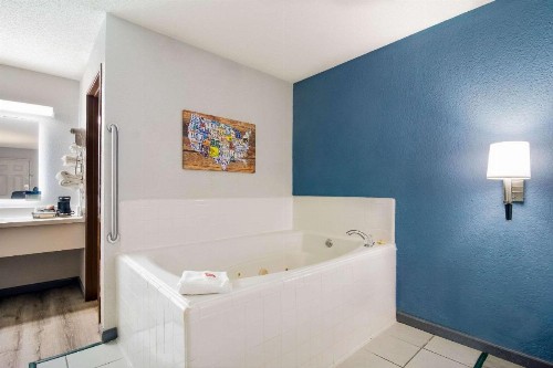 Serenity Inn - image 22